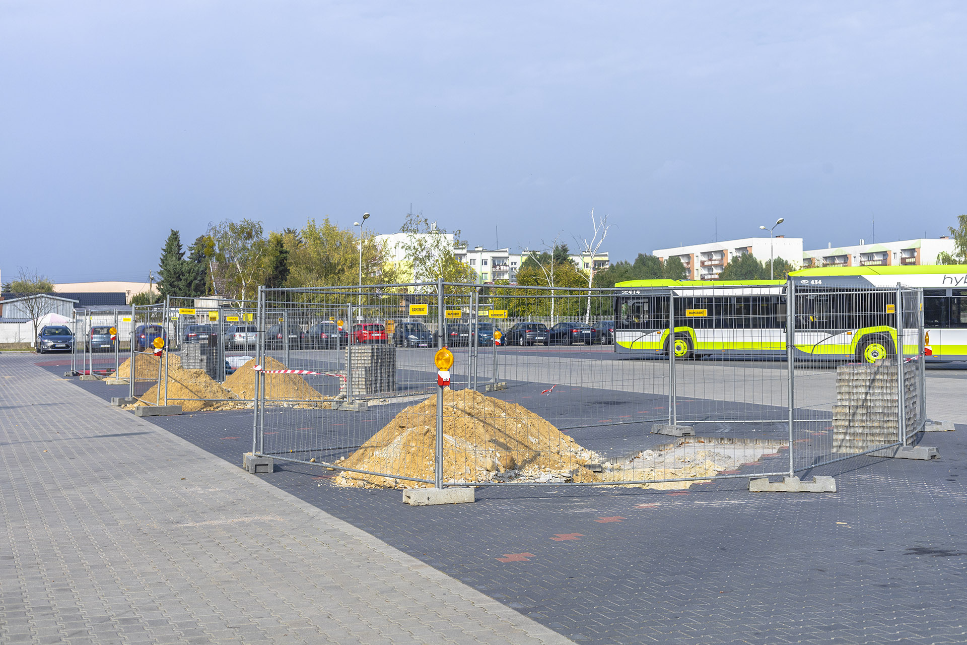 Budowa trzech stanowisk ładowania typu plug-in w zajezdni przy ulicy Łącznej w Pile. Fot. Marcin Maziarz